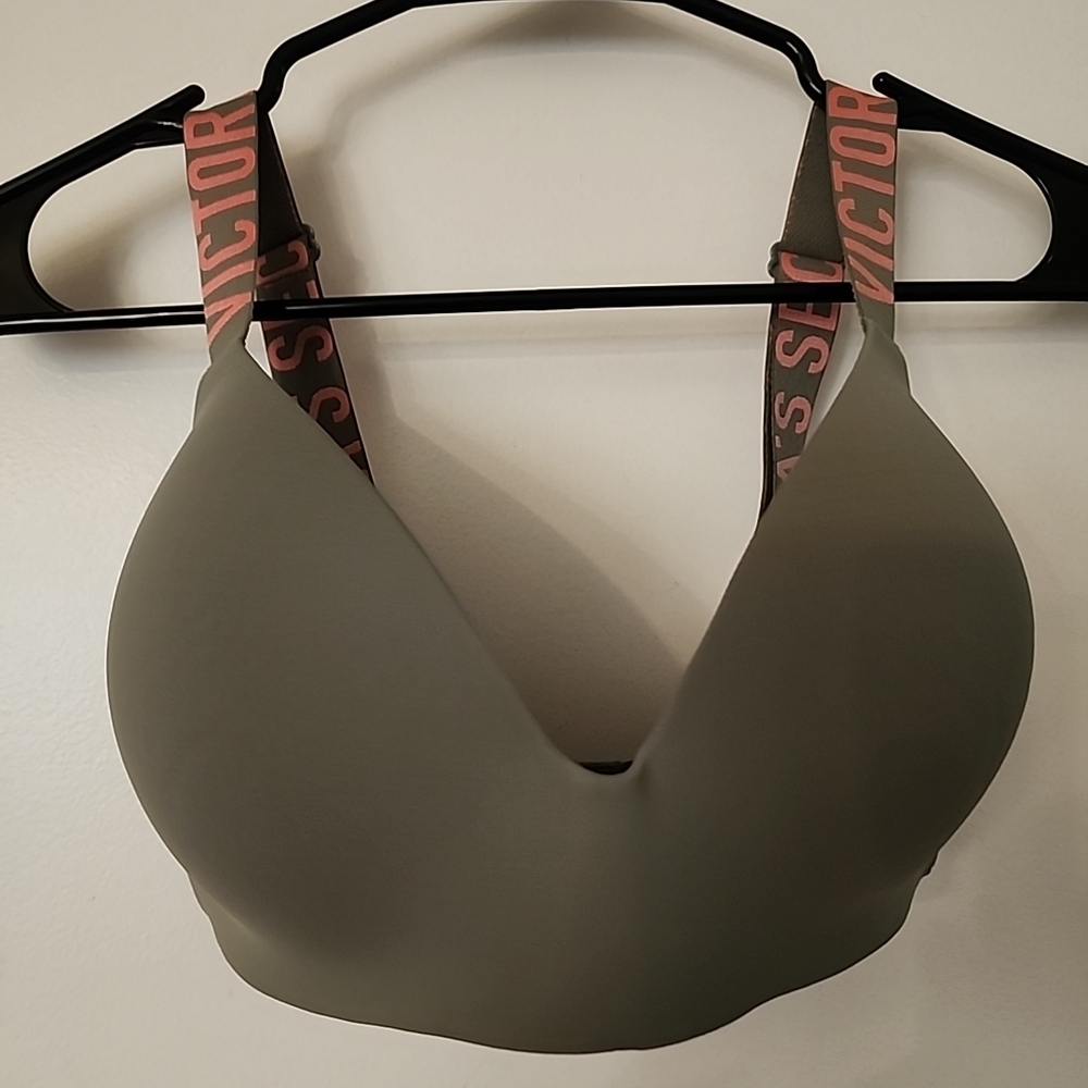 Victoria's Secret Green T-Shirt Bra with Adjustable Straps